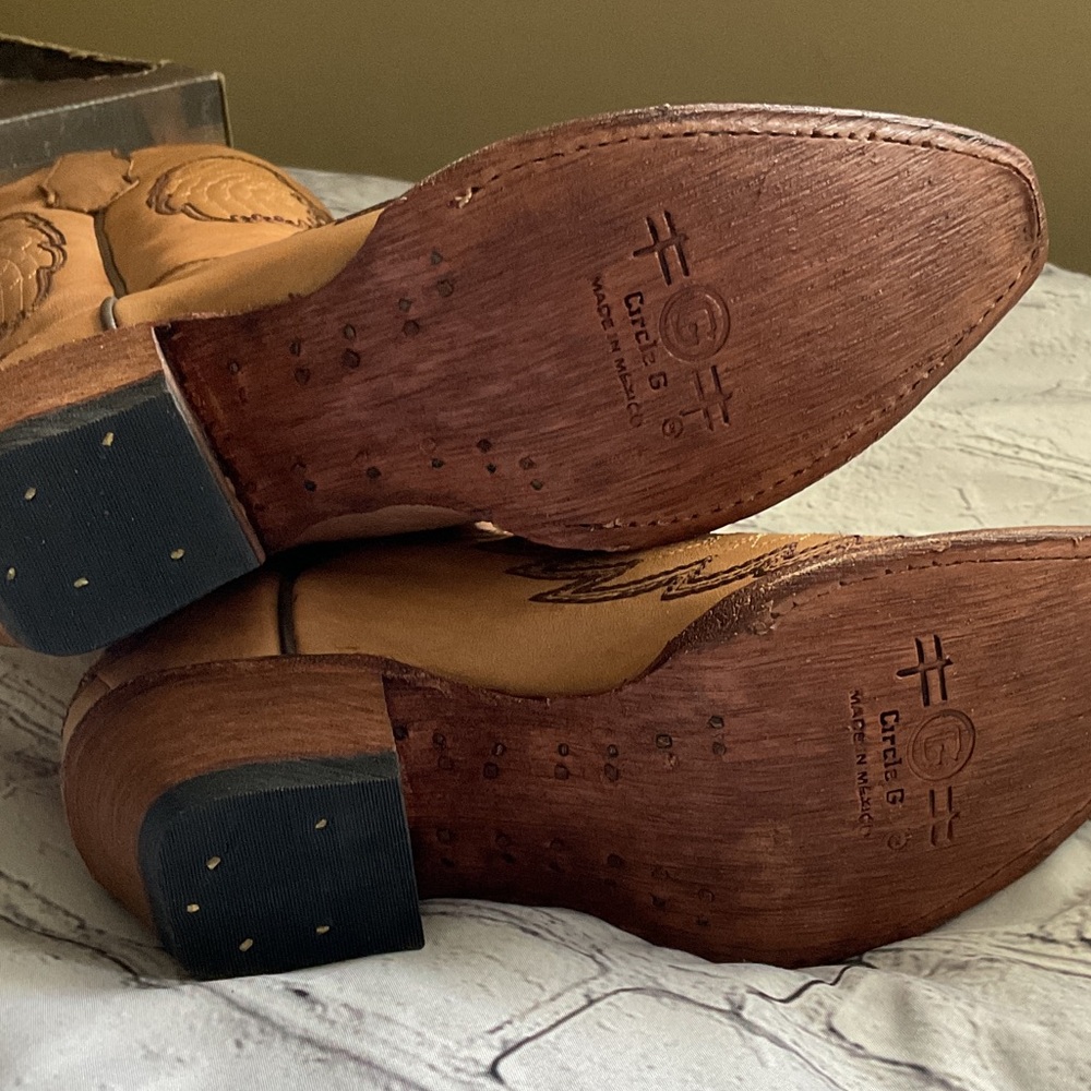 NW Box Size 7 but fit like a 6.5 - Circle G Light Brown Cowboy Boots. Beautiful - Picture 3 of 9